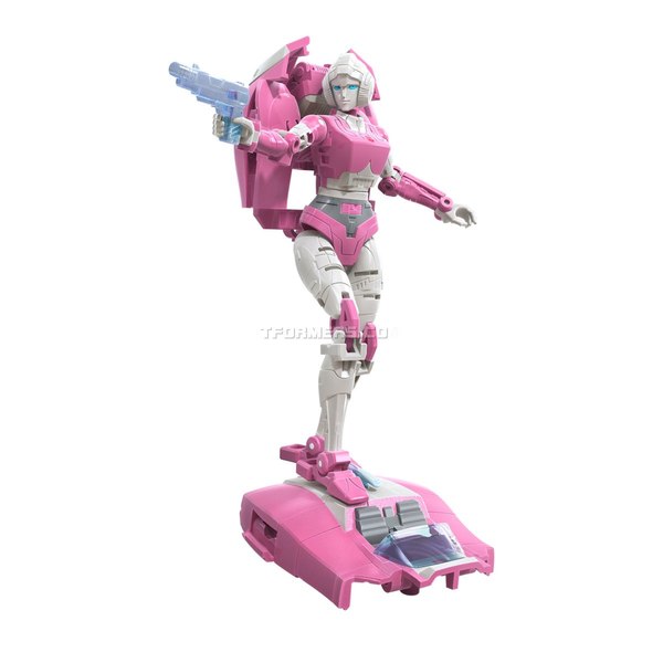 E7159 TF Deluxe Arcee RENDERING Bot Mode (14 of 52)